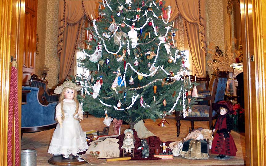 Photo of parlor featuring decorated christmas tree and ornaments.